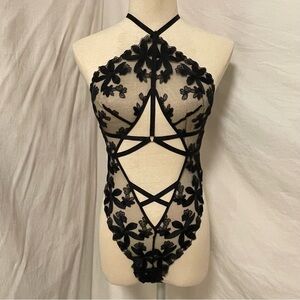 Victoria's Secret Strappy Floral Lace Unlined Teddy (S)